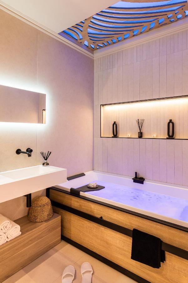 Host Inn Le Lumiere Spa & Cinema Lyon Buitenkant foto